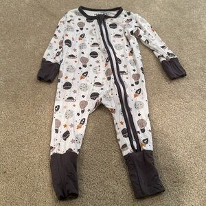 Pear and Co space balloon footie